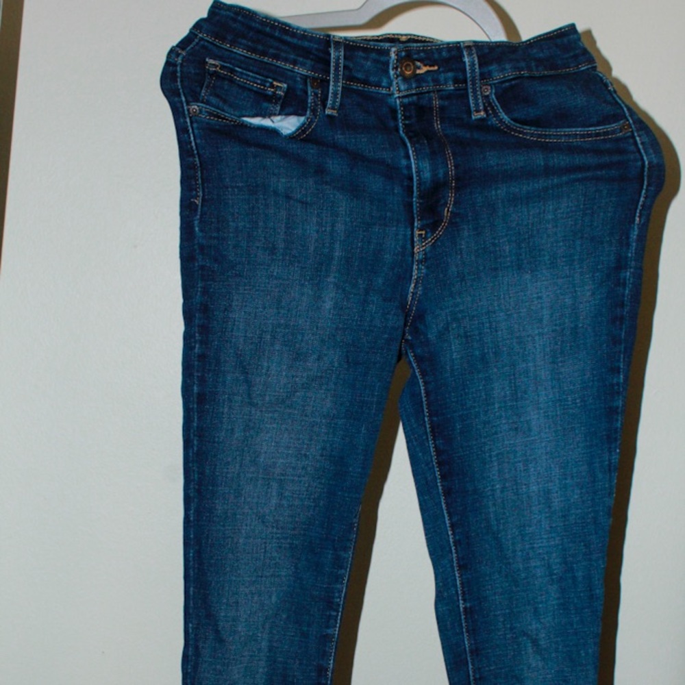 MUST GO ‼️ Donation Sale Levis 721 high waisted jeans. Read Description Below 👇 - Picture 2 of 5